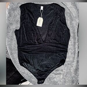 🖤New Soft Black body Suit XL with Accent fabric belt & 3 snap closure.